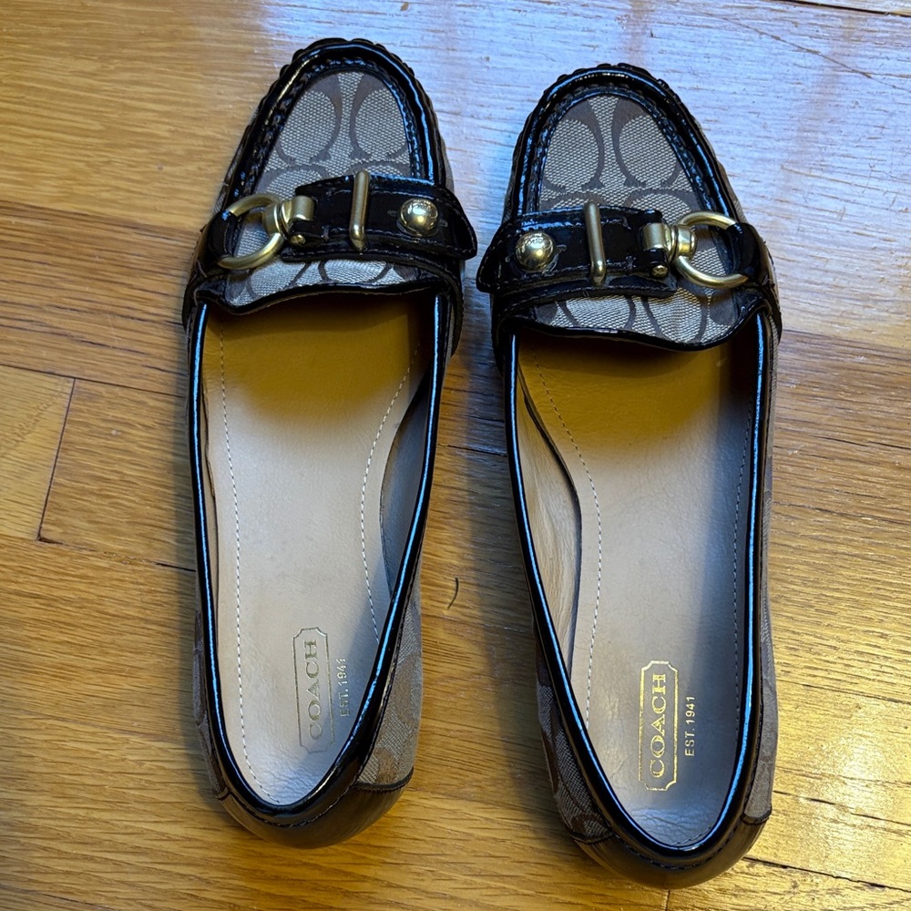 Coach Women's Black and Tan Signature Loafers